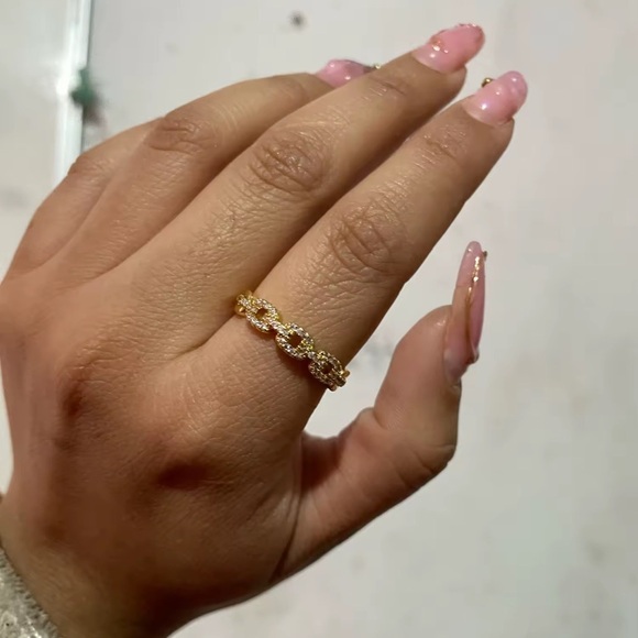 Move Uno Elegant Gold Link Resizable Ring - Picture 16 of 17